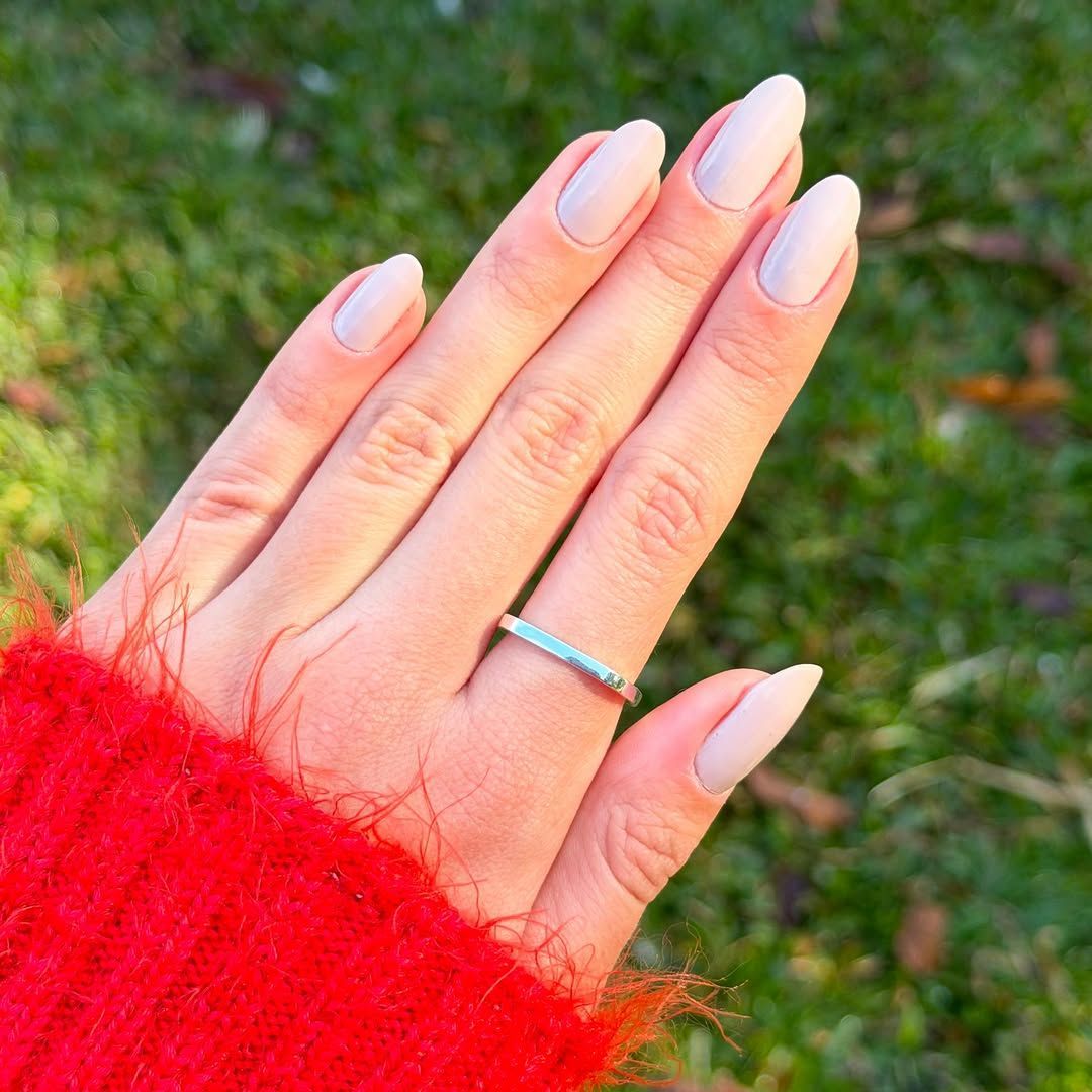 Unhas longas amendoadas em rosa claro