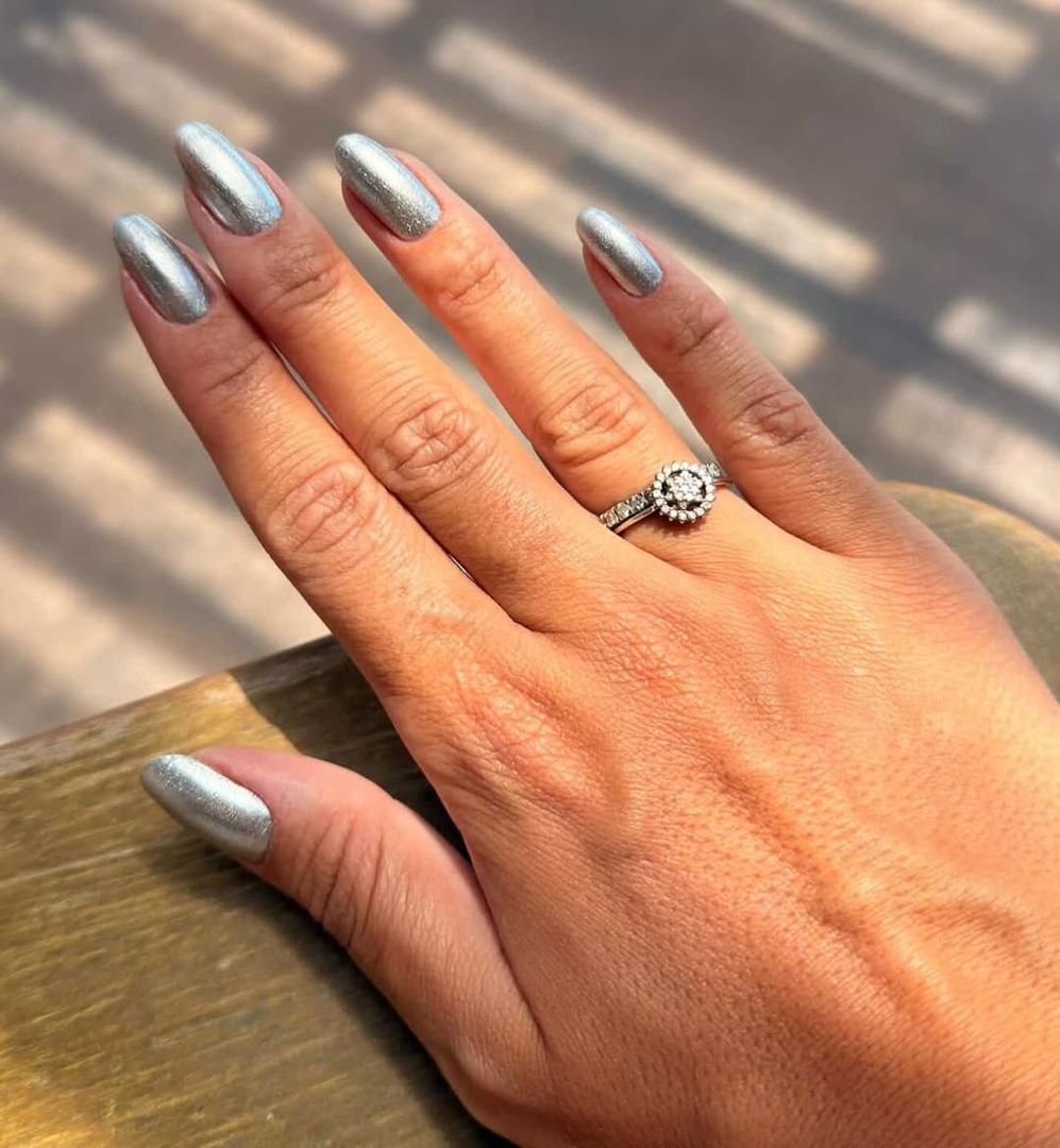 Unhas prateadas cromadas